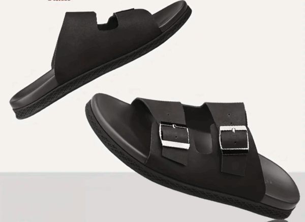 Sandales cuir à boucles (20.000 Fcfa)